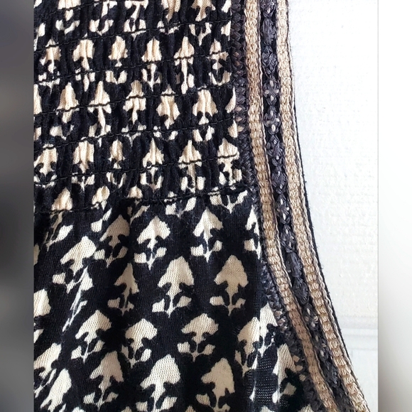 Lucky Brand Sleeveless Cream & Black printing Top. Size S - Picture 3 of 8